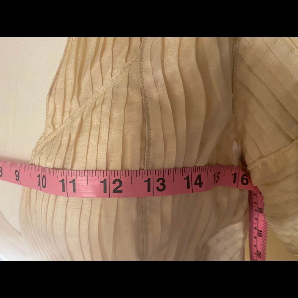 DVF Diane Von Furstenberg 100% Silk Cream Cross - Picture 13 of 14